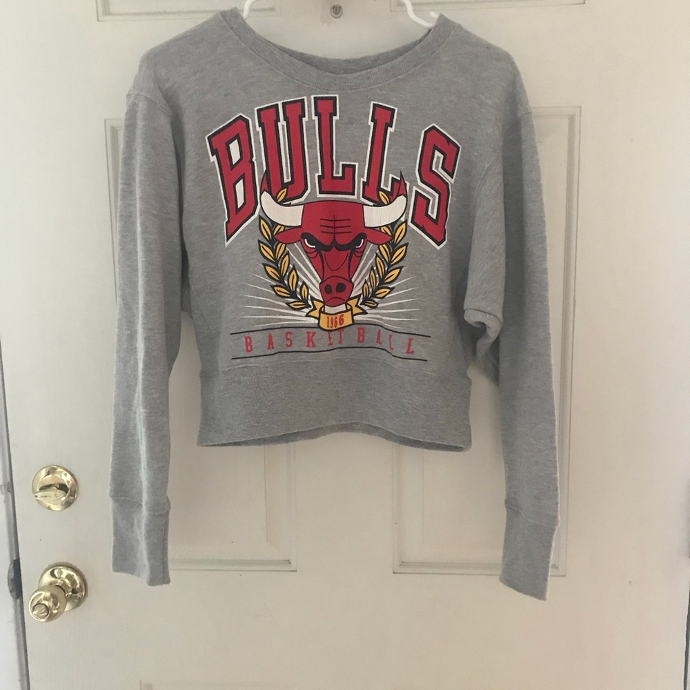 Gray cropped sweatshirt
